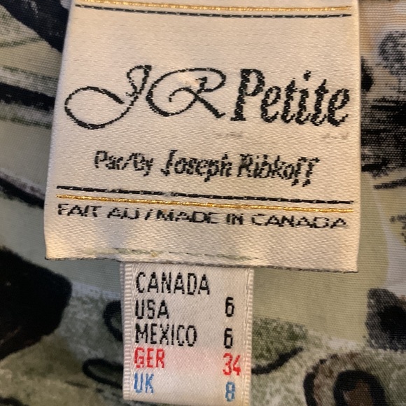 Short Sleeved Safari Type Bottom Down the Front Shirt - Picture 2 of 5